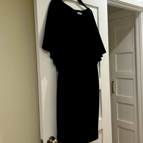A black cape dress it is sleeveless with cape attached by Calvin Klein - Picture 1 of 4